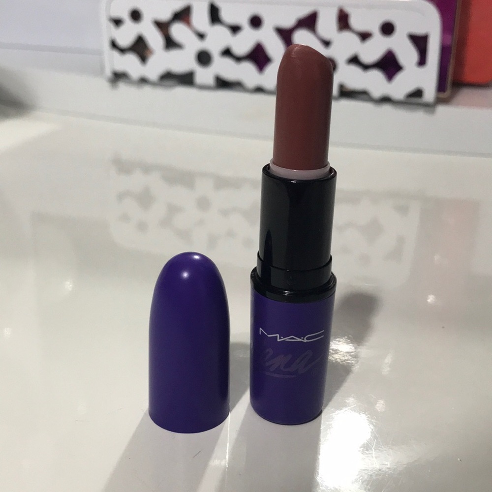 Mac lipstick In “Amor Prohibido” Limited Edition